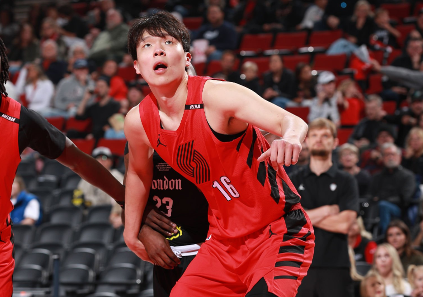 杨瀚森高效13+4+4引热议！外媒盛赞判若两人 调侃他能拿MVP